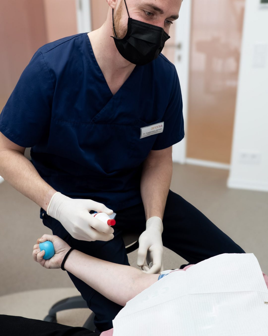 chirug-kieferchirug-in-berlin-arona